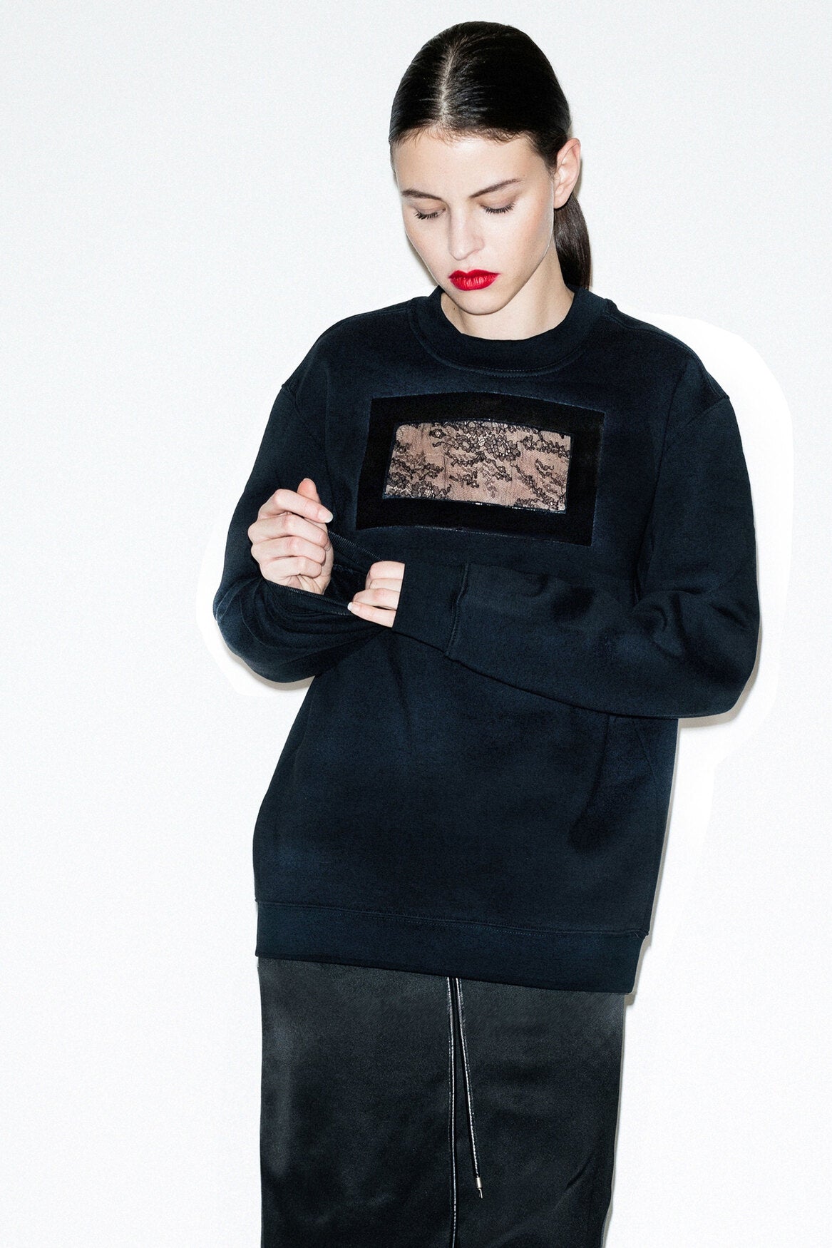 SWEATSHIRT WITH LACE ORNAMENT